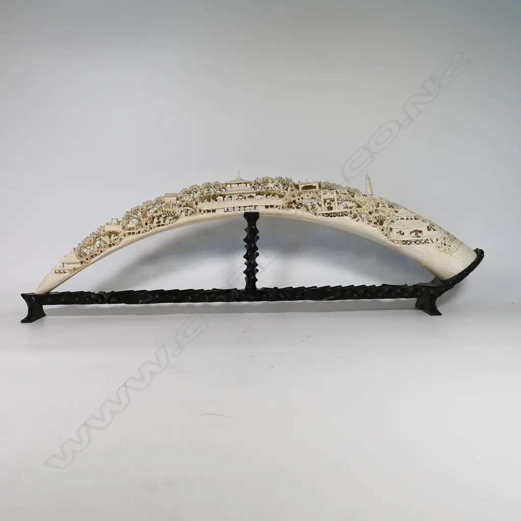 An outstanding old Chinese carved ivory elephant tusk, Image 1++