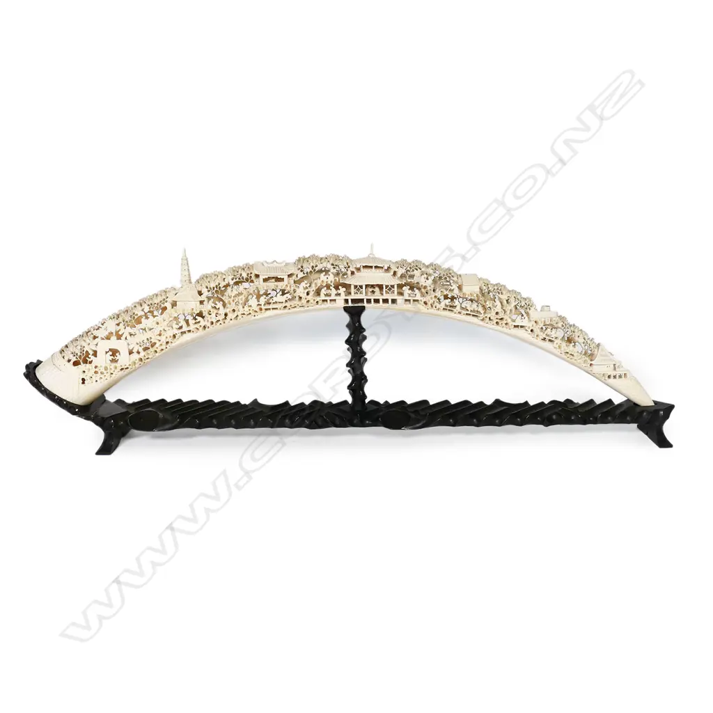 An outstanding old Chinese carved ivory elephant tusk, Image 1++