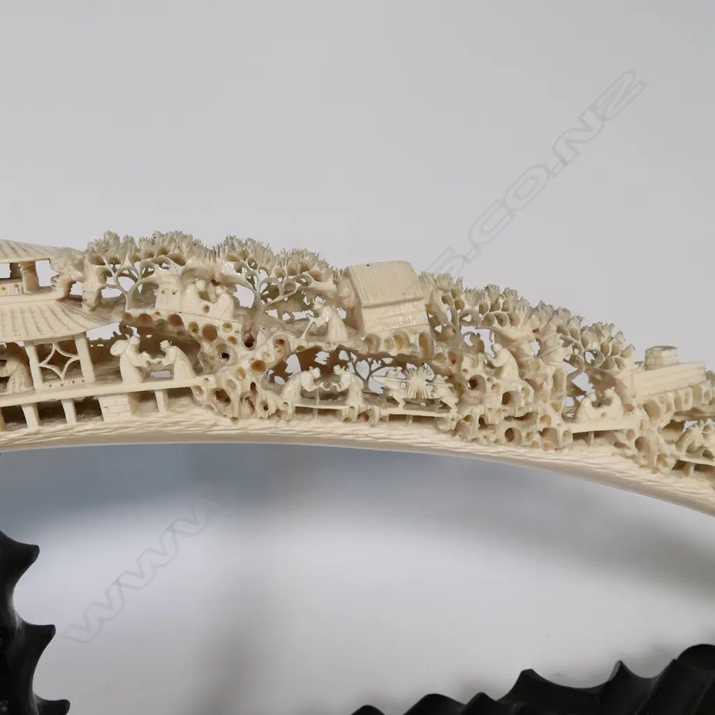 An outstanding old Chinese carved ivory elephant tusk, Image 1++