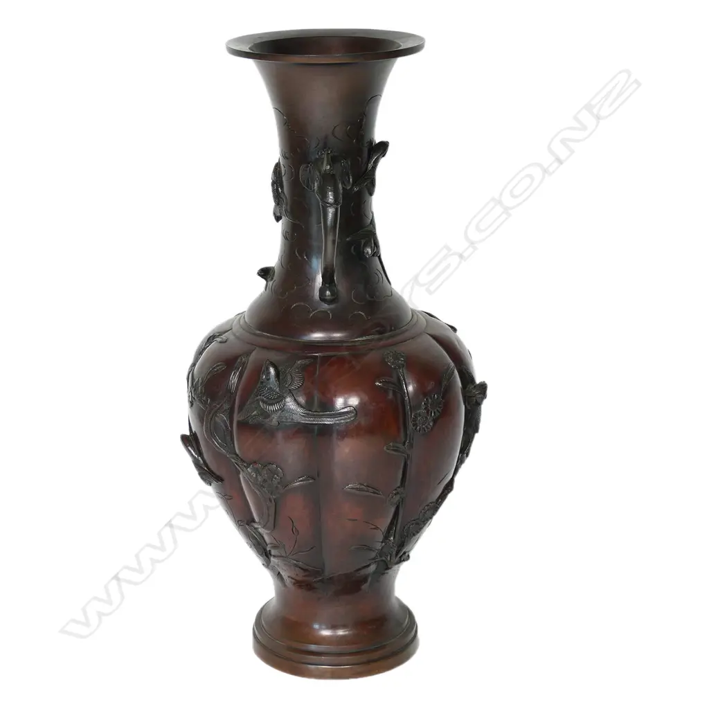 A large Japanese Meiji bronze vase, Image 1++