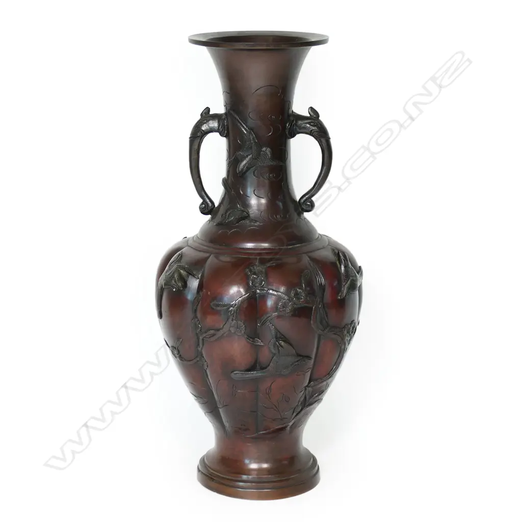 A large Japanese Meiji bronze vase, Image 1++