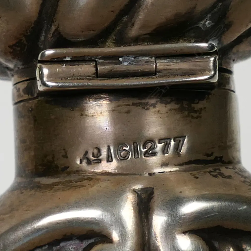 A large stylish late Victorian silver embossed scent bottle, Image 1++