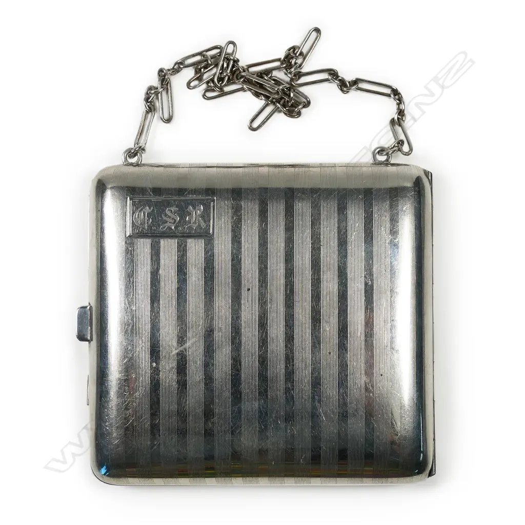 A quality Art Deco silver machine engraved ladies purse, Image 1++
