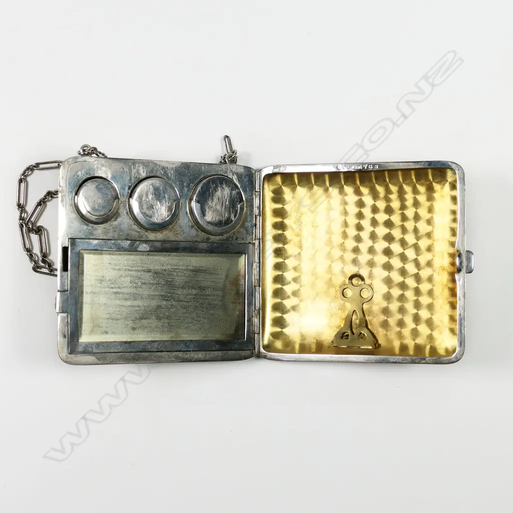 A quality Art Deco silver machine engraved ladies purse, Image 1++
