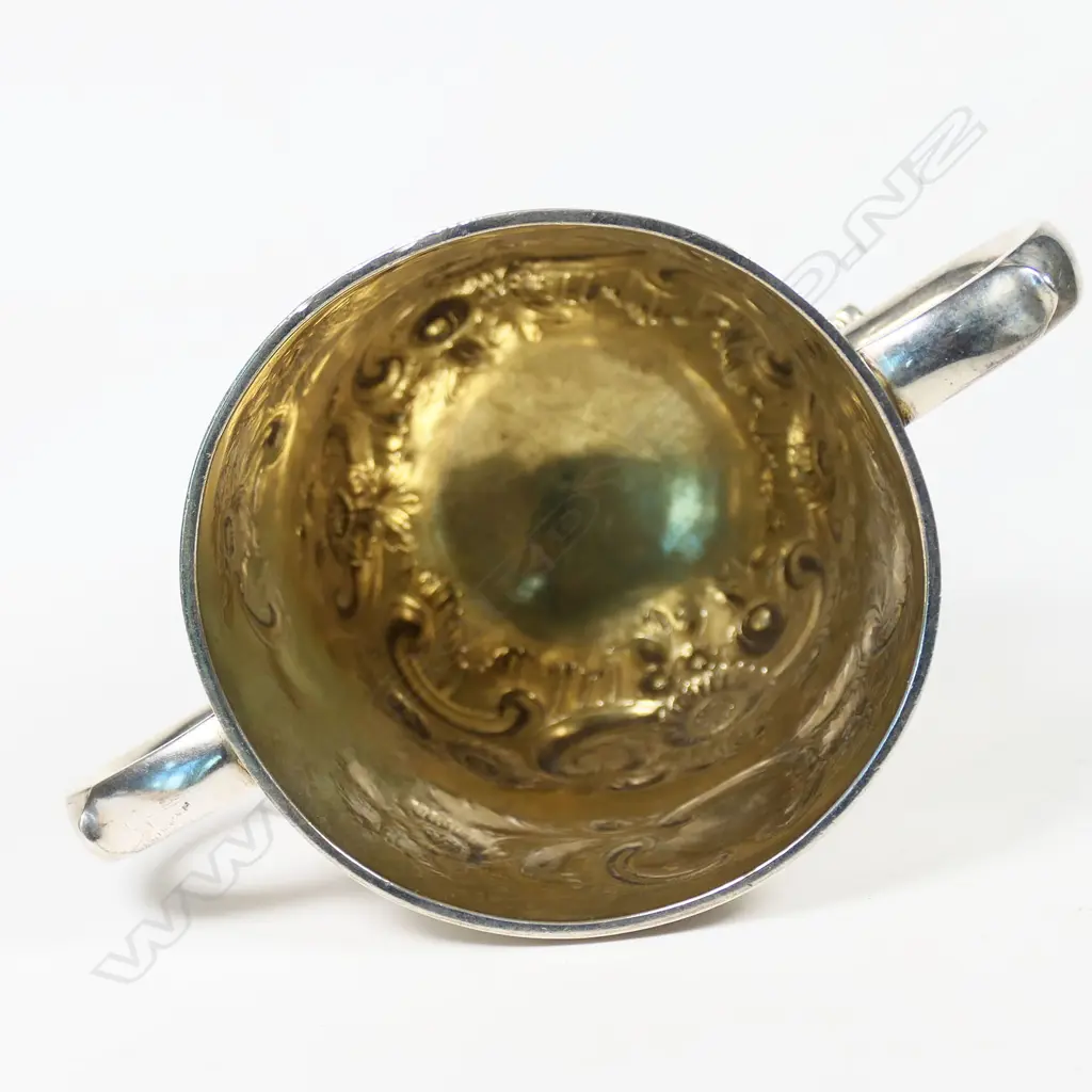 A George II Irish silver loving cup, Image 1++