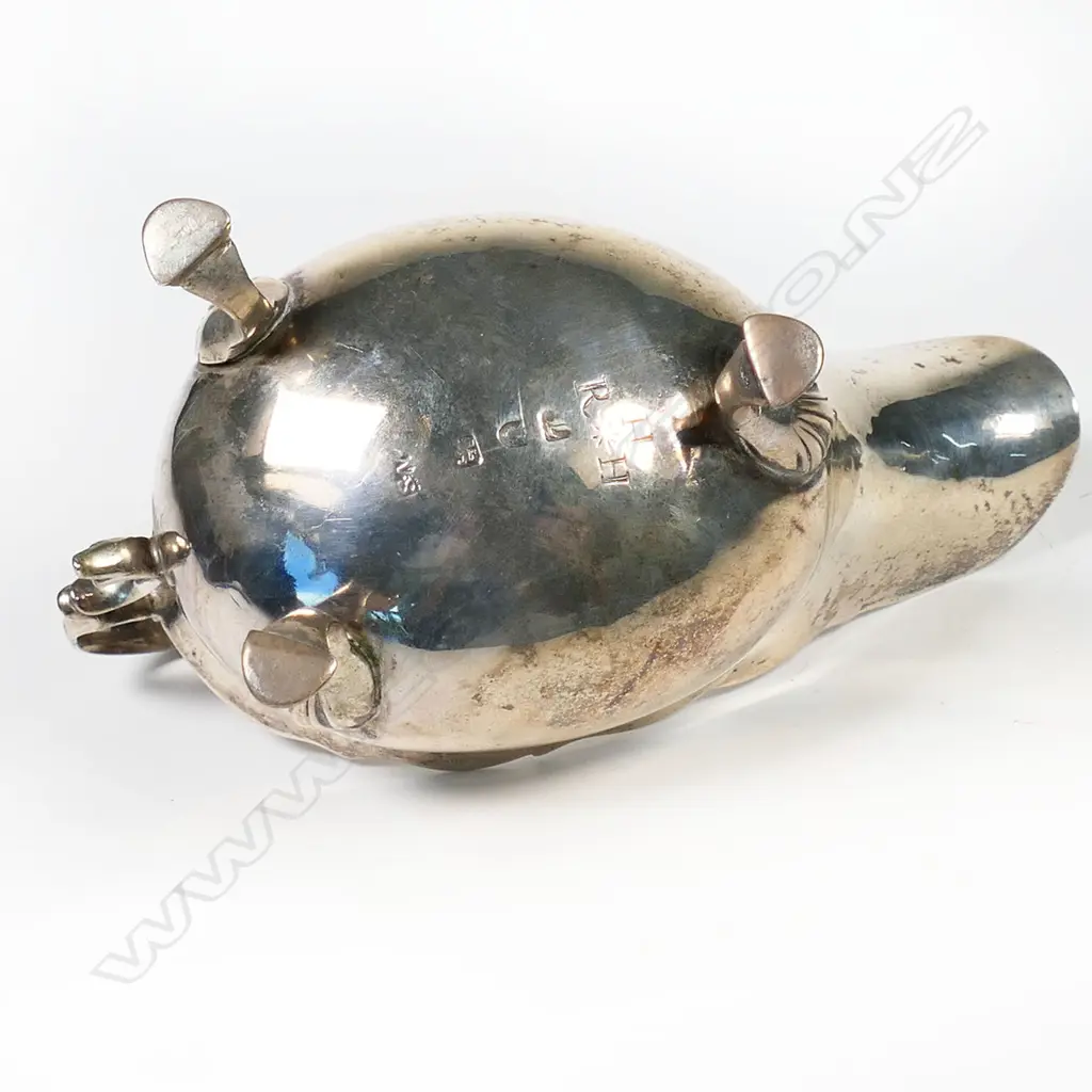 An early George III silver small sauce boat, Image 1++