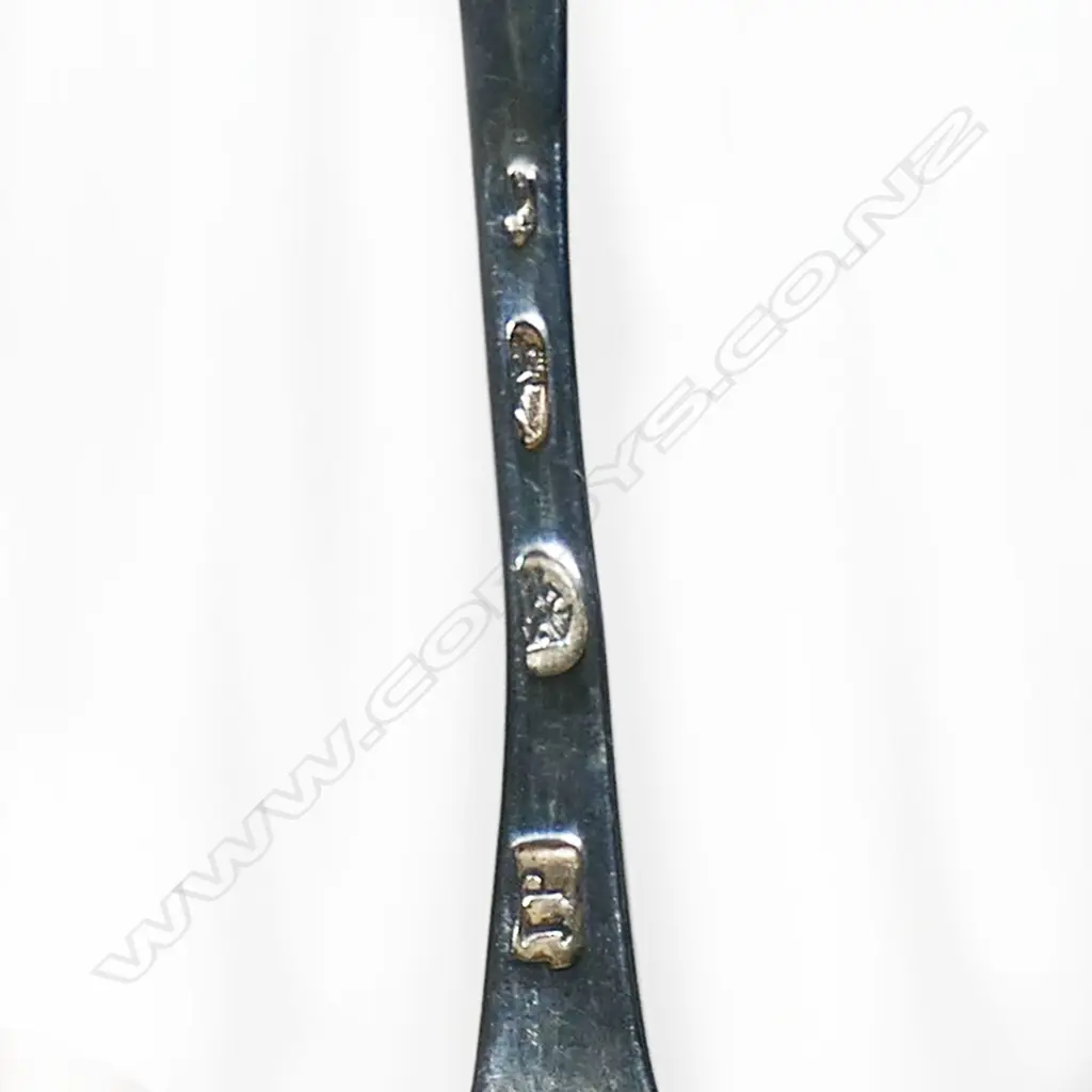 A late George III Irish silver sauce ladle, Image 1++