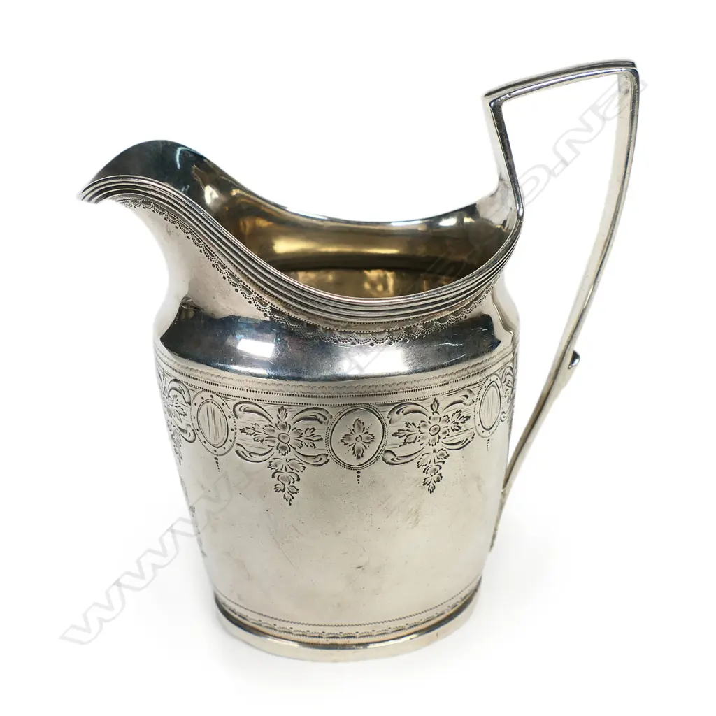 A George III silver flat bottom cream jug, Image 1++