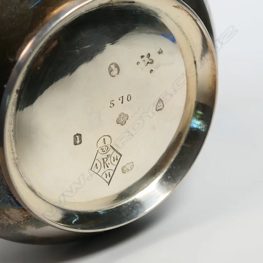 A Victorian Arts & Crafts silver coffee pot, Image 1++