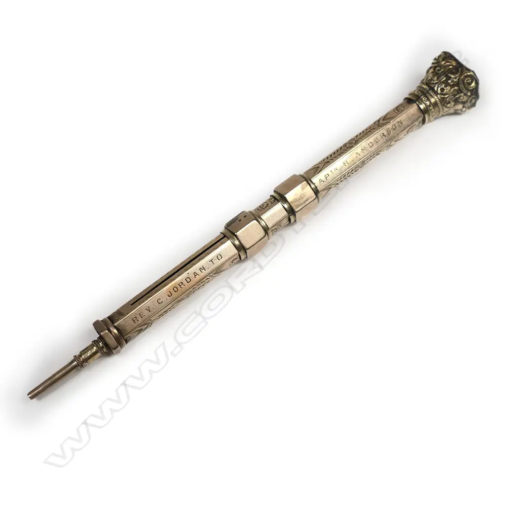An Edwardian engraved 9ct gold and metal core propelling pen and pencil, Image 1++