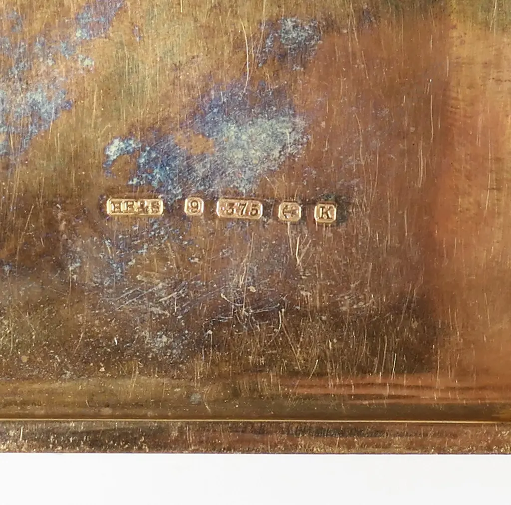 A 9ct gold cigarette case, Image 1++