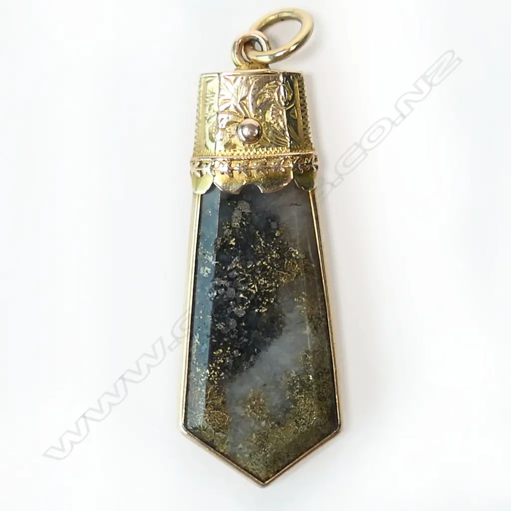 A good NZ Colonial 15ct. yellow gold and gold bearing quartz fob, Image 1++