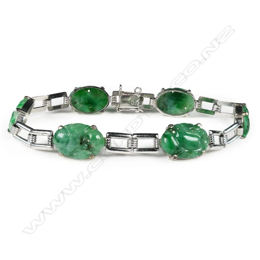 A vintage 9ct white gold and jadeite bracelet, Image 1++
