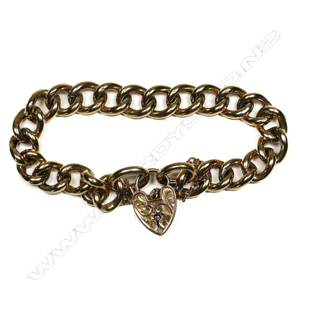 A 9ct gold curb link bracelet, Image 1++