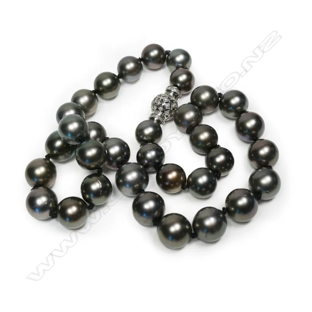 An impressive South Seas black pearl gold and diamond necklace, Image 1++