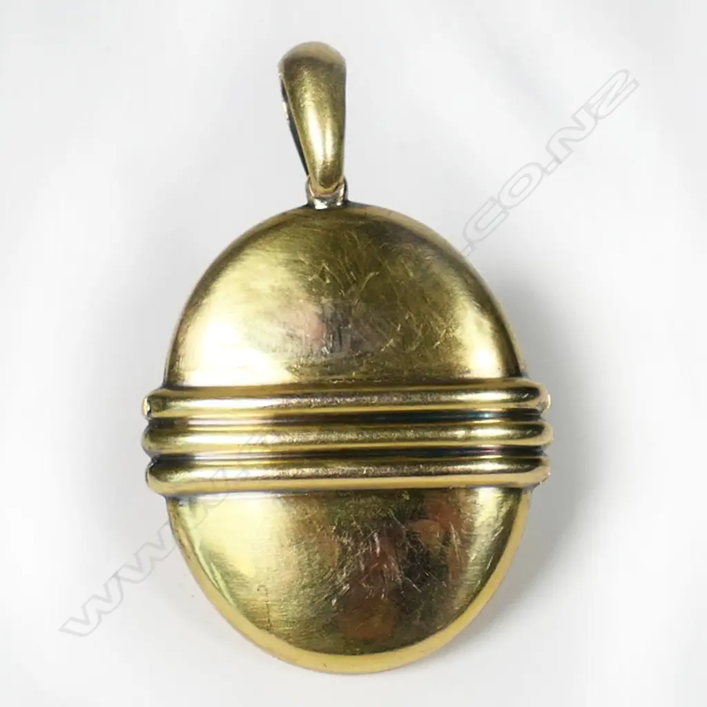 A 15ct gold locket Eternal Love, Image 1++