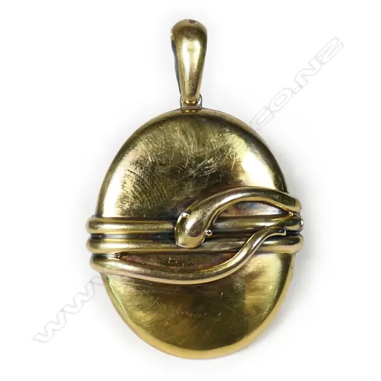 A 15ct gold locket Eternal Love,