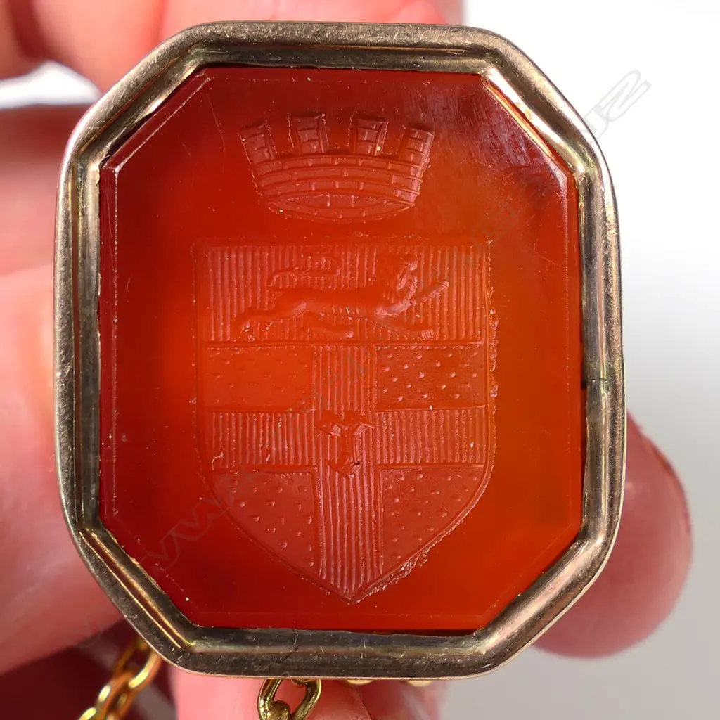An antique 9ct gold and gold plate fob seal, Image 1++