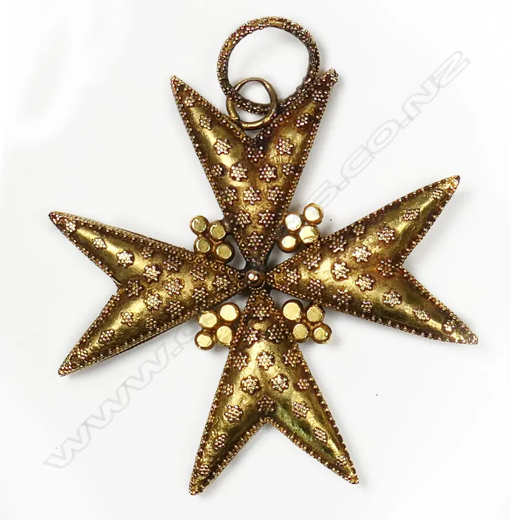 A vintage 18ct gold Maltese cross pendant, Image 1++