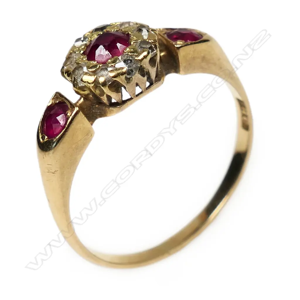 An early 20thC 18ct yellow gold ruby and diamond ring, Image 1++