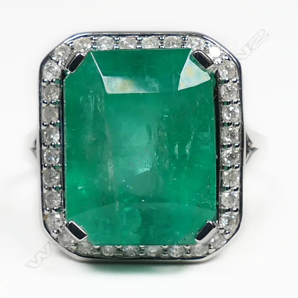 A 14ct white gold Colombian emerald and diamond halo cocktail ring, Image 1++