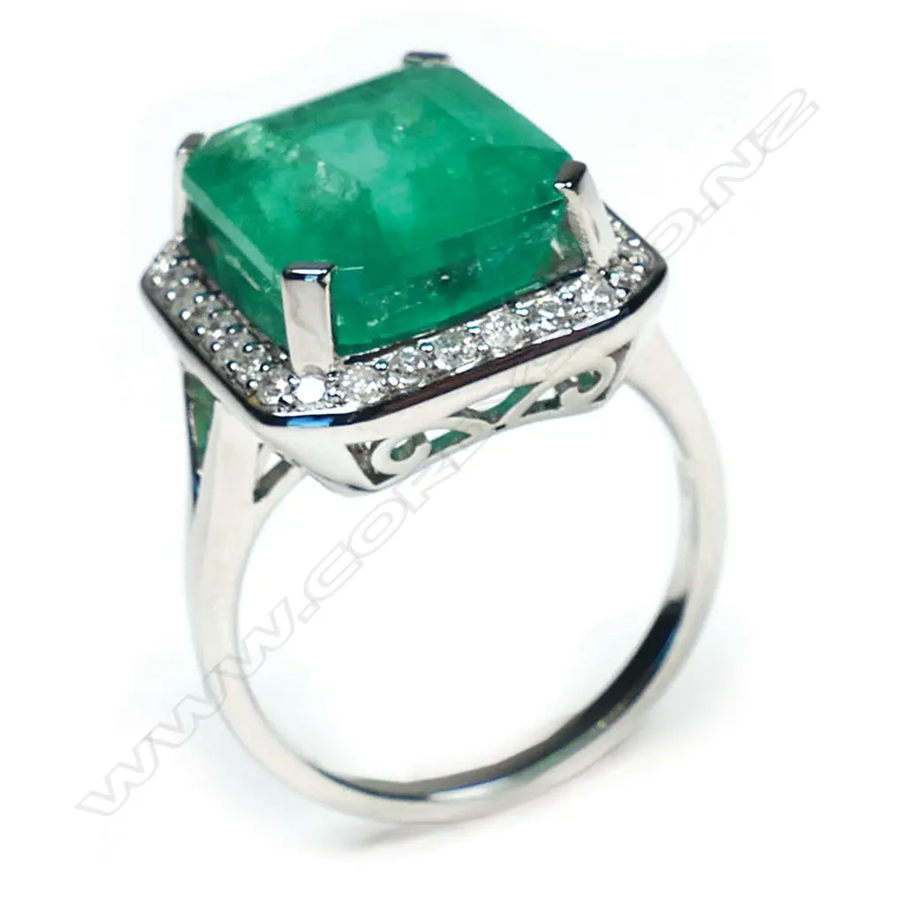 A 14ct white gold Colombian emerald and diamond halo cocktail ring, Image 1++