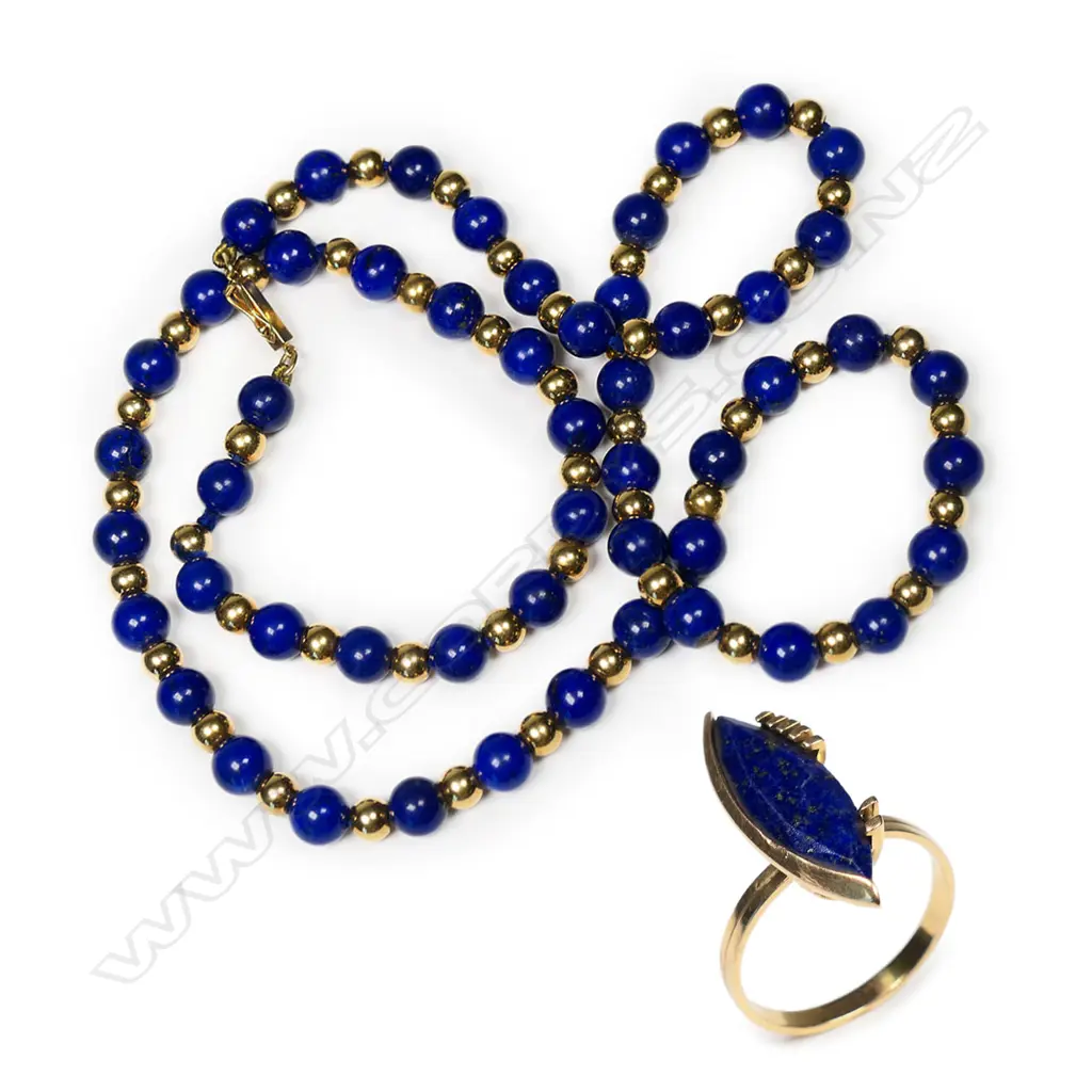 An 18ct gold lapis lazuli ring and necklace, Image 1++