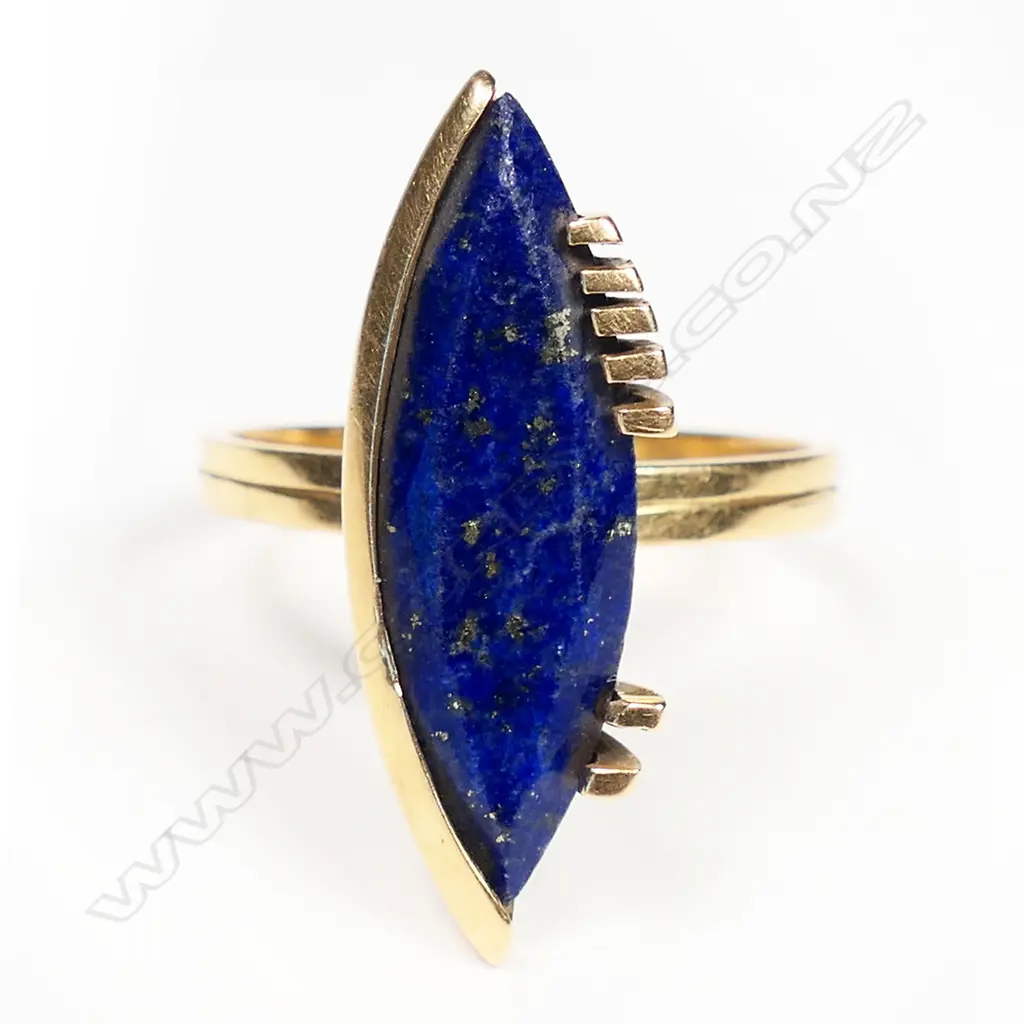 An 18ct gold lapis lazuli ring and necklace, Image 1++