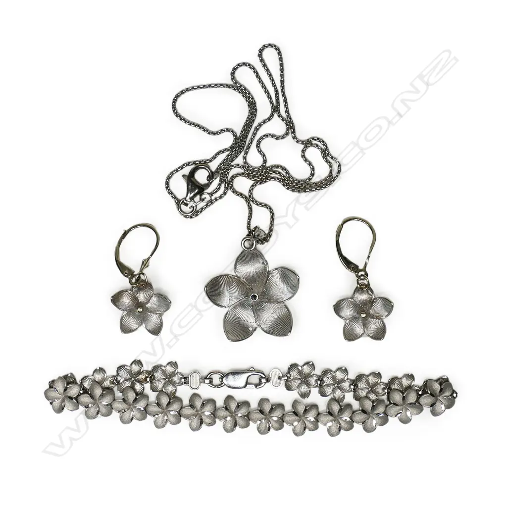 A white gold and diamond floral design jewellery suite', Image 1++