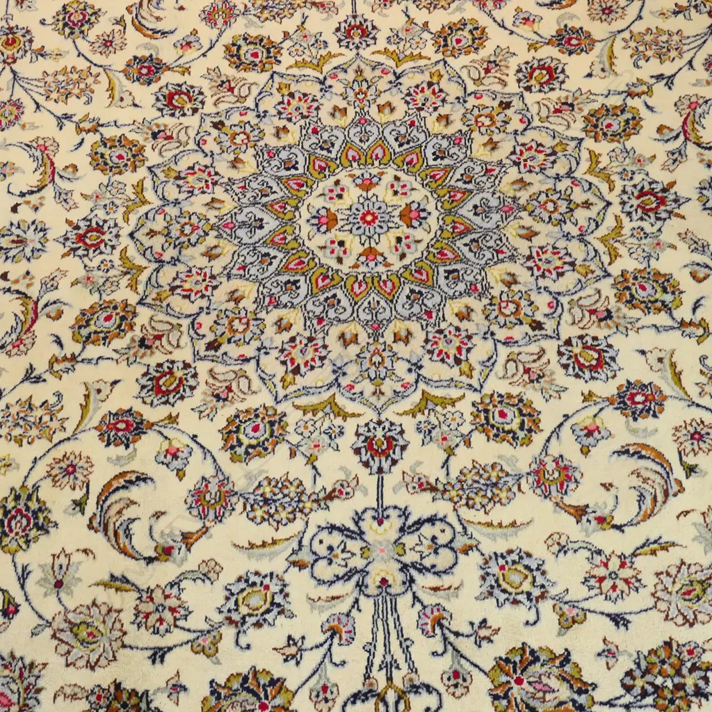 A fine Kashan carpet Image 1++