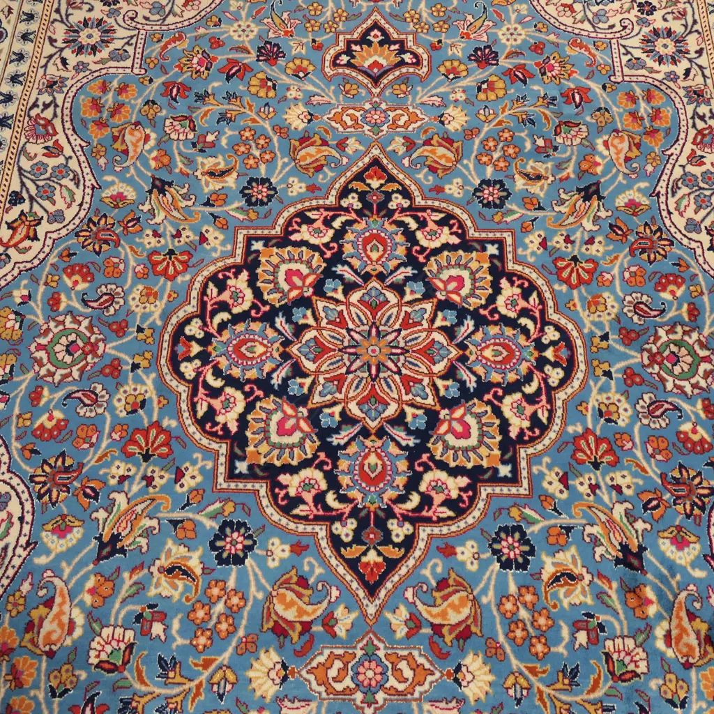 A very fine silk and wool Tabriz carpet, Image 1++