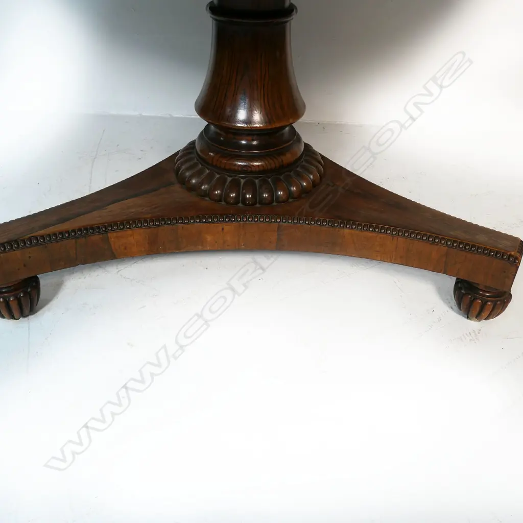 A William lV round rosewood supper table, Image 1++