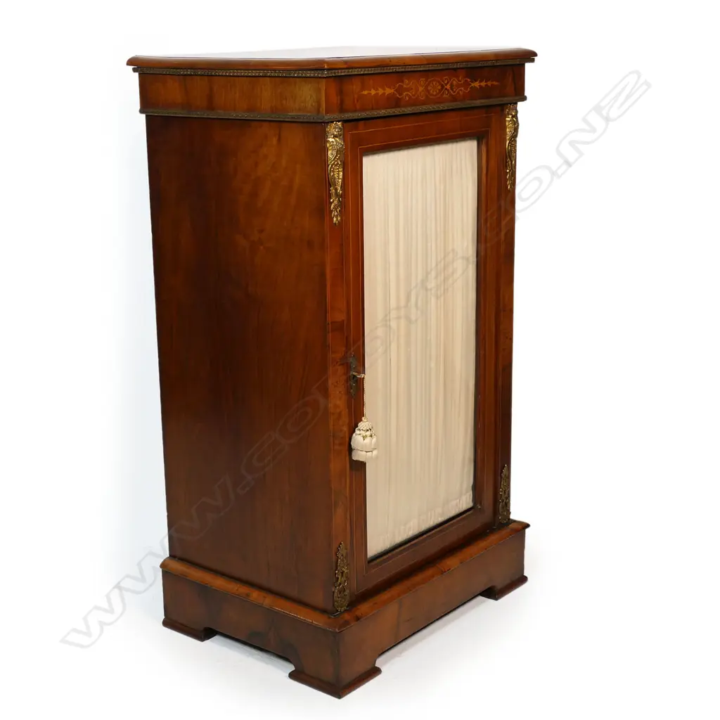 A Victorian walnut pier cabinet, Image 1++