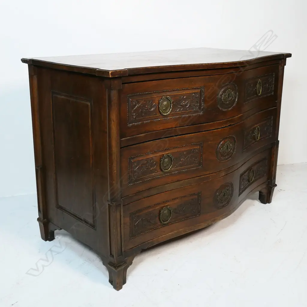 A late 18thC Italian Piedmontese serpentine commode, Image 1++