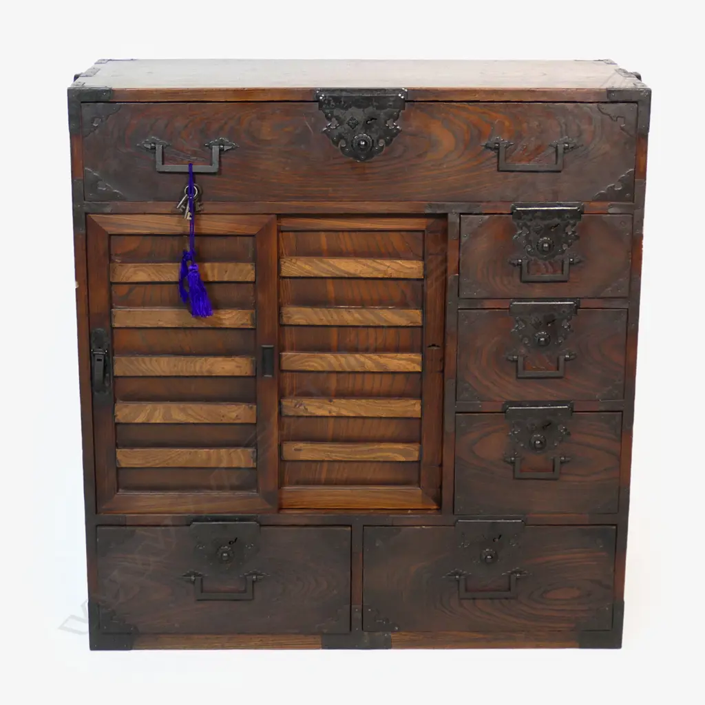 A good late Edo period Japanese keyaki wood shop chest, Image 1++