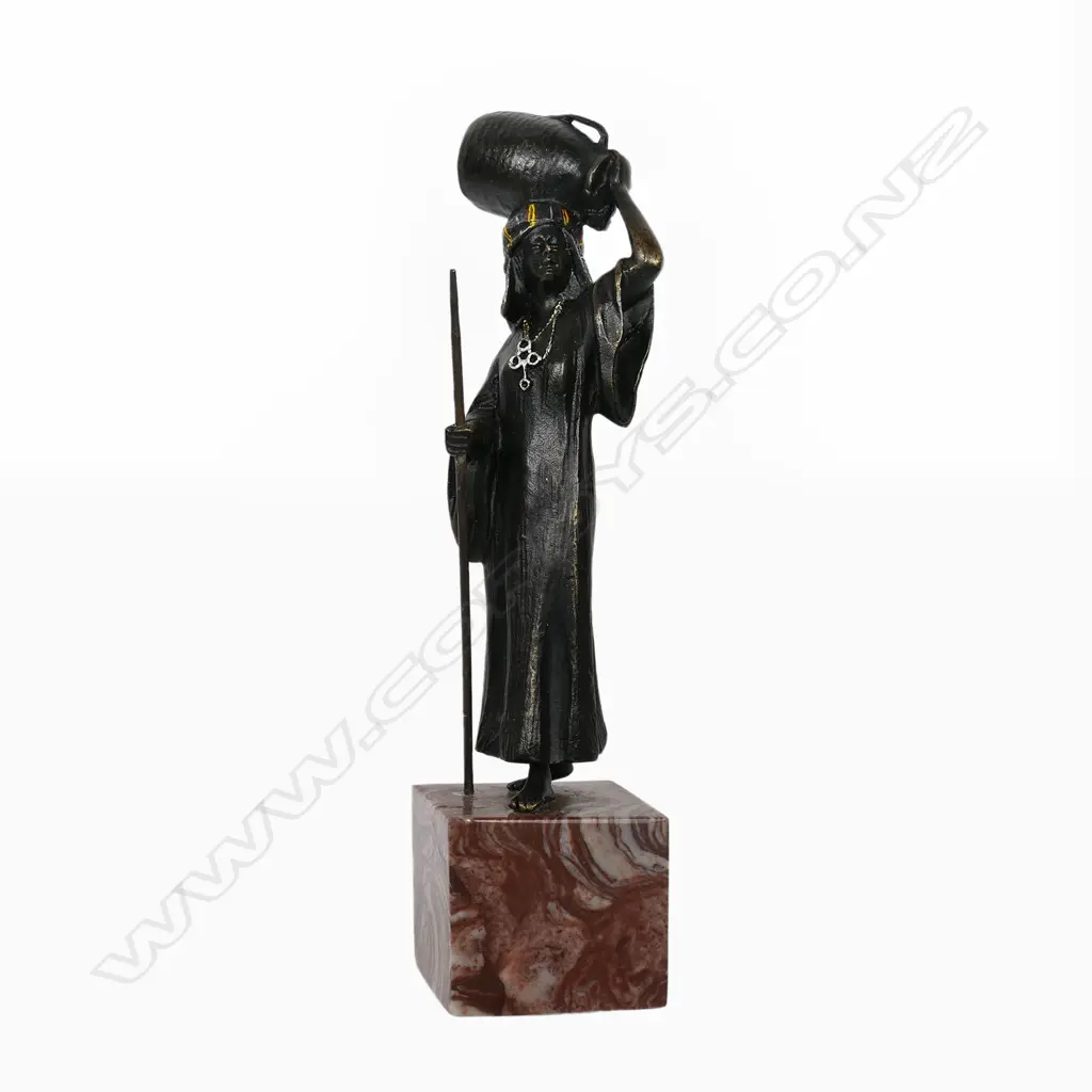 A cast bronze figure of an Arabic water carrier - in the manner of Franz Xaver Bergmann. H.190mm, Image 1++