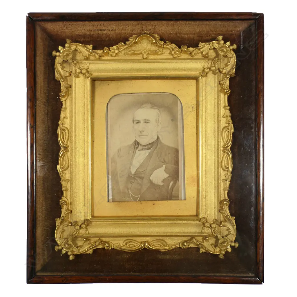 A19thC fancy gilt framed early photo of a gent - the elaborate gilt frame within a mahogany frame under glass with golden brown velvet lining. 220 x190mm, Image 1++