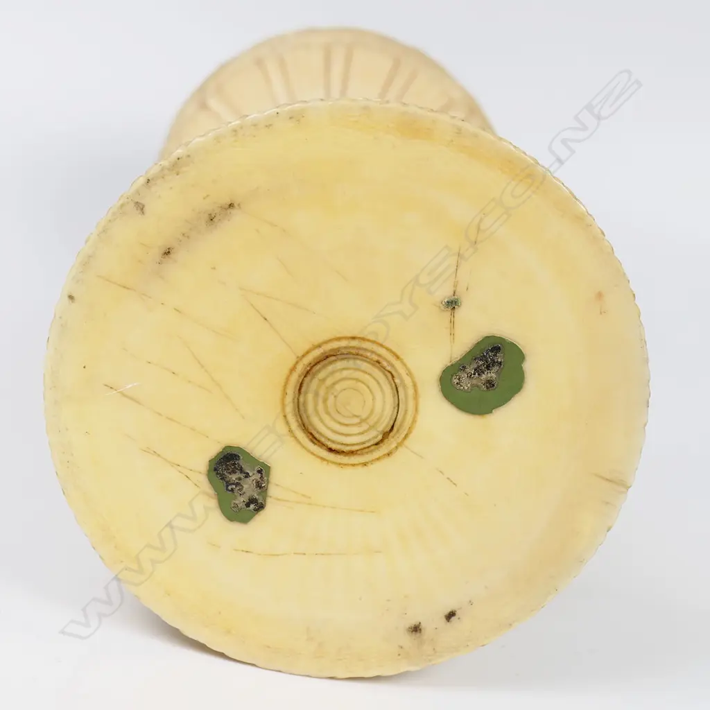 An uncommon William IV carved ivory desk top combination sundial compass thermometer - with paper plateau, signed 'C Essex & Co, London' under glass dome, the tapered column with glass thermometer framed by engraved scale. The top and base rims with panel carved, leaf and bead decoration. H.160mm. Image 1++