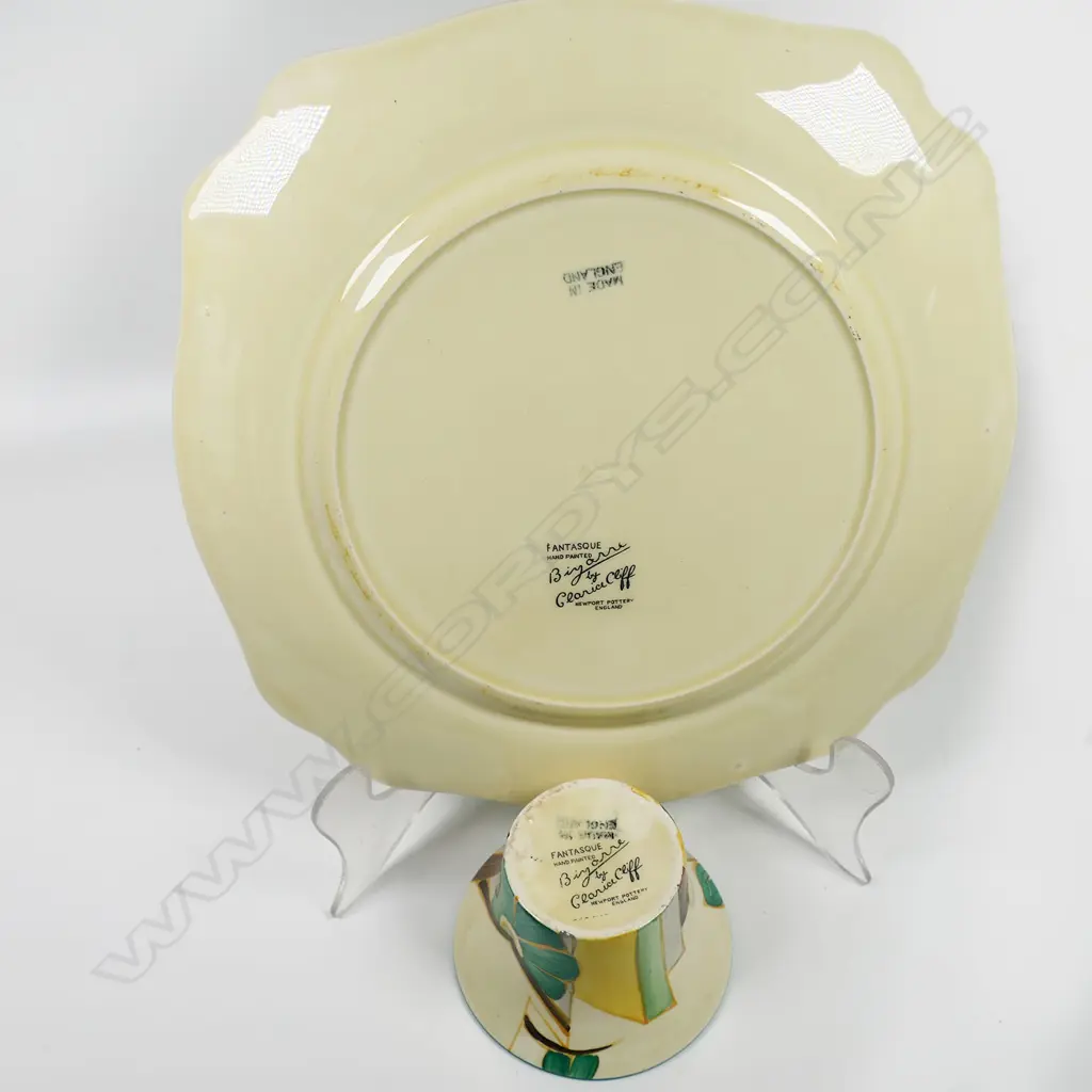 Two Clarice Cliff Bizarre Moonflower pattern pieces - both in the green colourway, includes a plate (Dia.227mm) with shaped border and a small flared pot. H.55mm. Image 1++