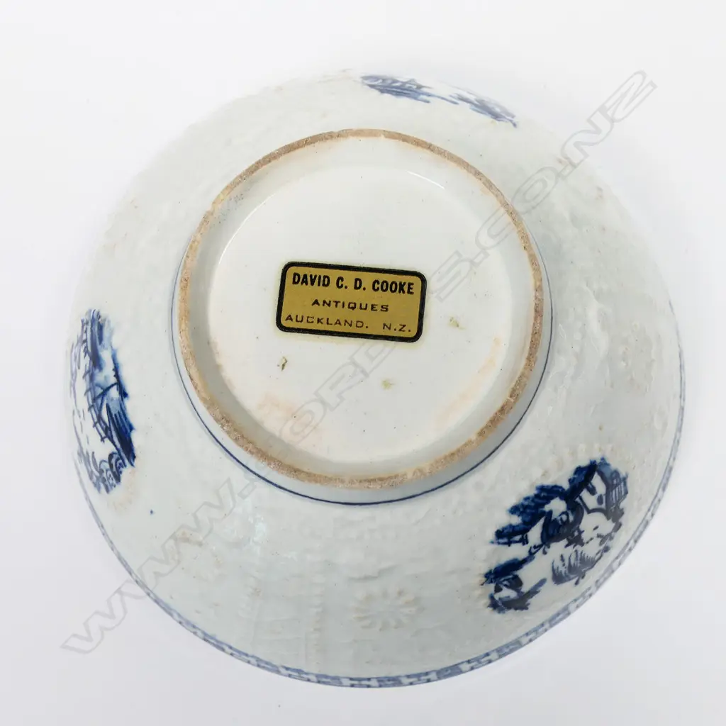 Four George III blue and white pottery pieces: Image 1++