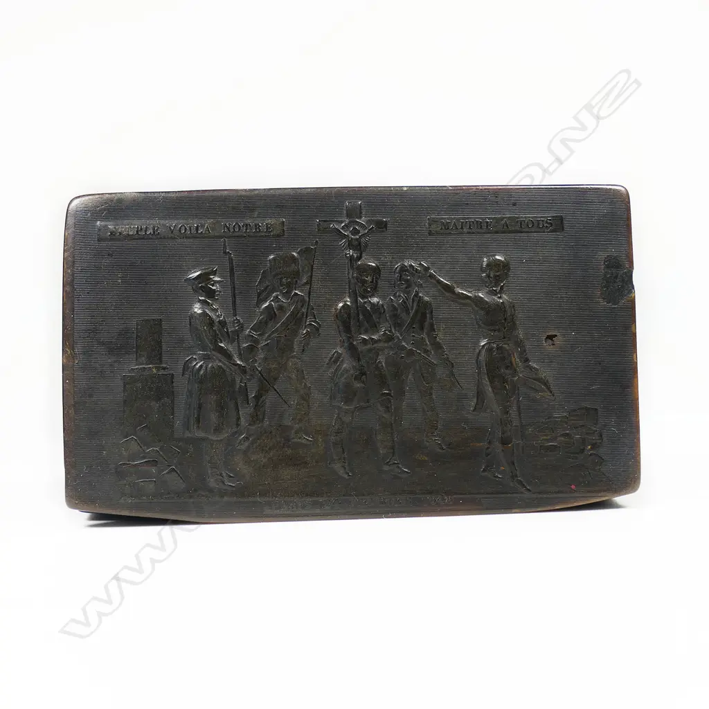 A 19thC French horn snuff box - the lid with fine a relief military scene entitled 'Beuple Viola Notre Maitre A Tous' and dated 'Paris 24 Fevrier 1848'. Minor faults. W.93mm. Image 1++