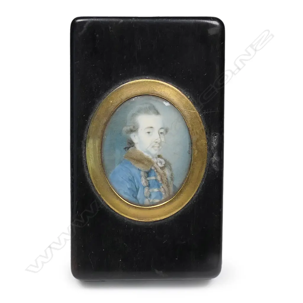 An 18thC European tortoiseshell snuff box set with a portrait miniature of a nobleman - the oblong box with loose lid (hinge absent) set with an oval gilt framed hand painted portrait under convex glass, of a gentleman in fur collared blue frock coat. Signed indistinctly right edge. 82 x 47 x 16mm, Image 1++