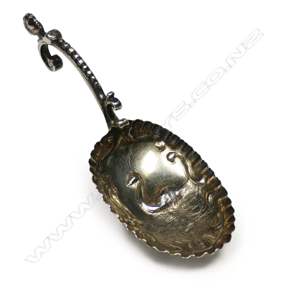 A Victorian silver tea caddy spoon - the large bowl embossed with a swan. The antique style handle with bead detailed and portrait head. London 1891 by Pairpoint Brothers. Image 1++