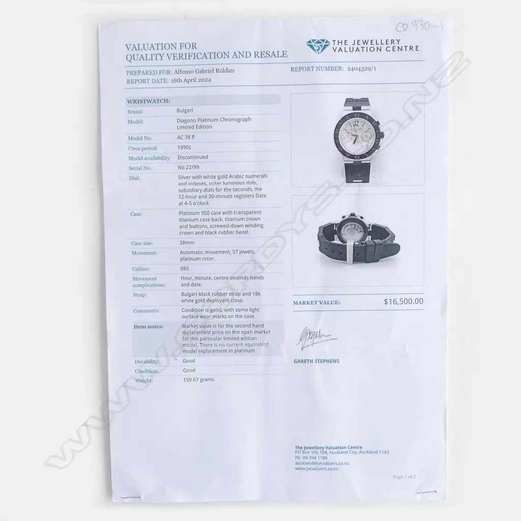 A Bvlgari platinum gent's chronograph wristwatch - automatic, silvered dial with three sub dials, date aperture, 22/99, rubber strap and bezel, Bvlgari mark to strap, bezel and back of case, the rubber strap has snapped, with Bvlgari bag. Purchased new by our vendor for HK$200,000 in 2003. Image 1++