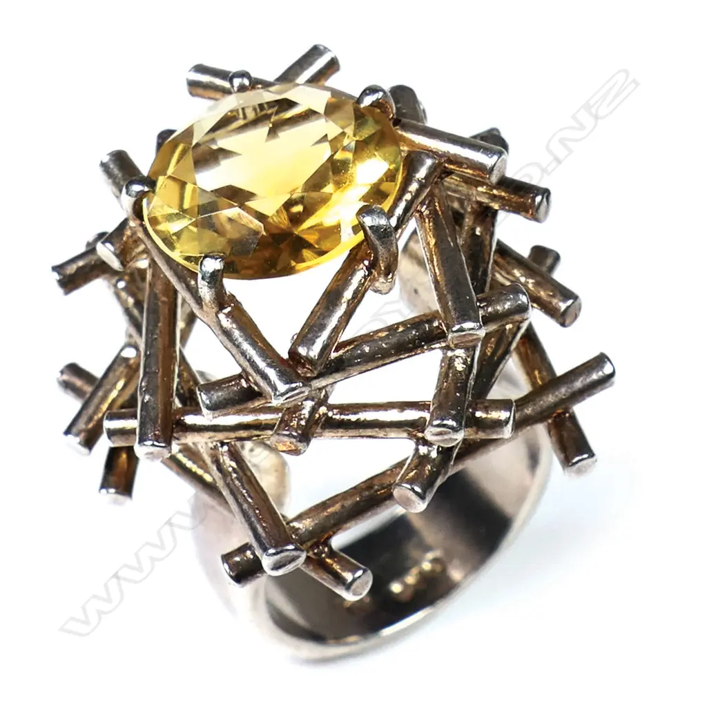 Peter Minturn (1937-2022) designer silver and citrine ring - a brutalist design as stacked rods supporting a solitaire circular facet cut citrine. Note: Peter Minturn is recognised as one of New Zealand's founding pioneer studio jewellers.Size approx N Image 1++