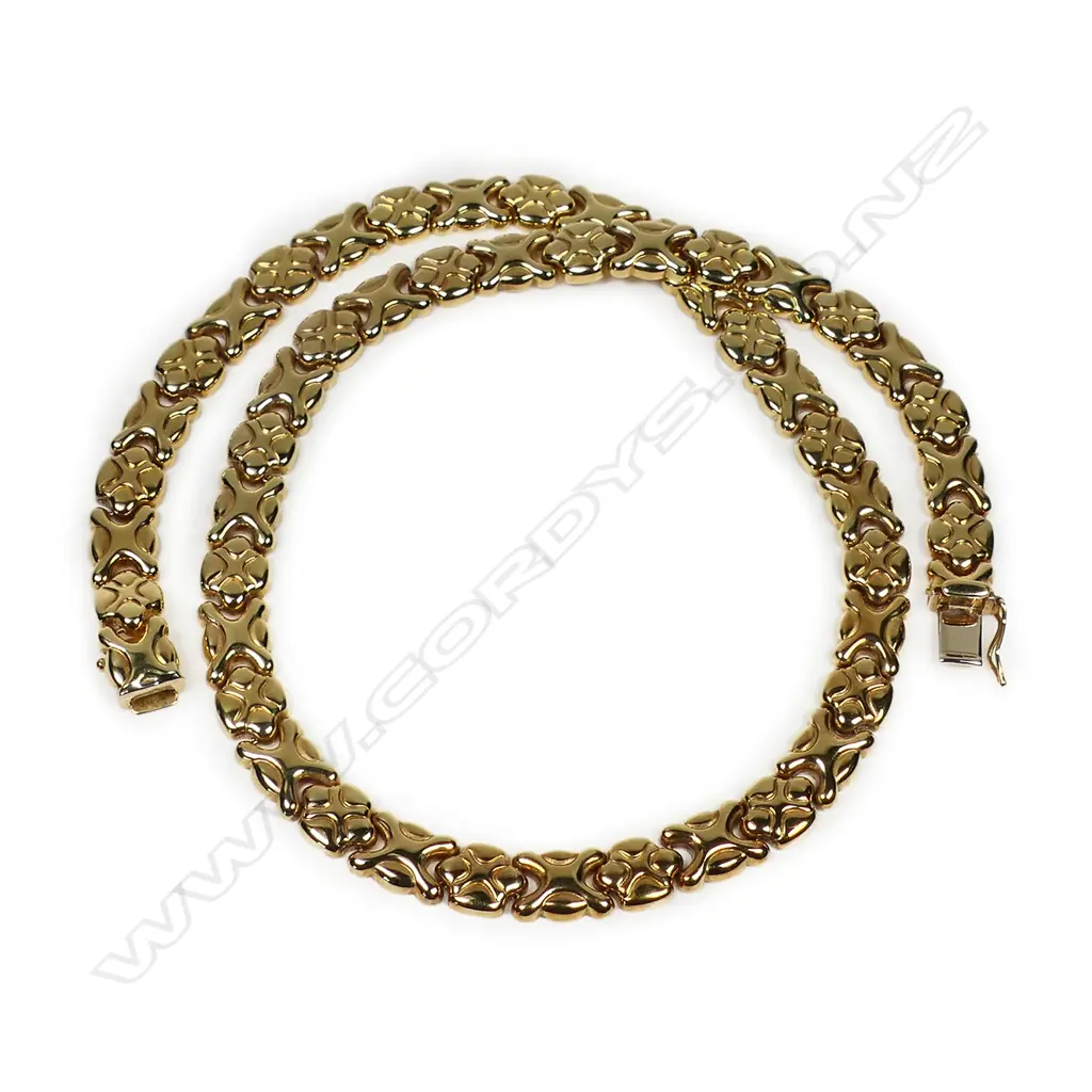 An 18ct gold necklace - alternating fancy flat links with push clasp and safety catch. Purchased in the up-market Ginza shopping district in Tokyo. In original presentation box. 33gms. Image 1++