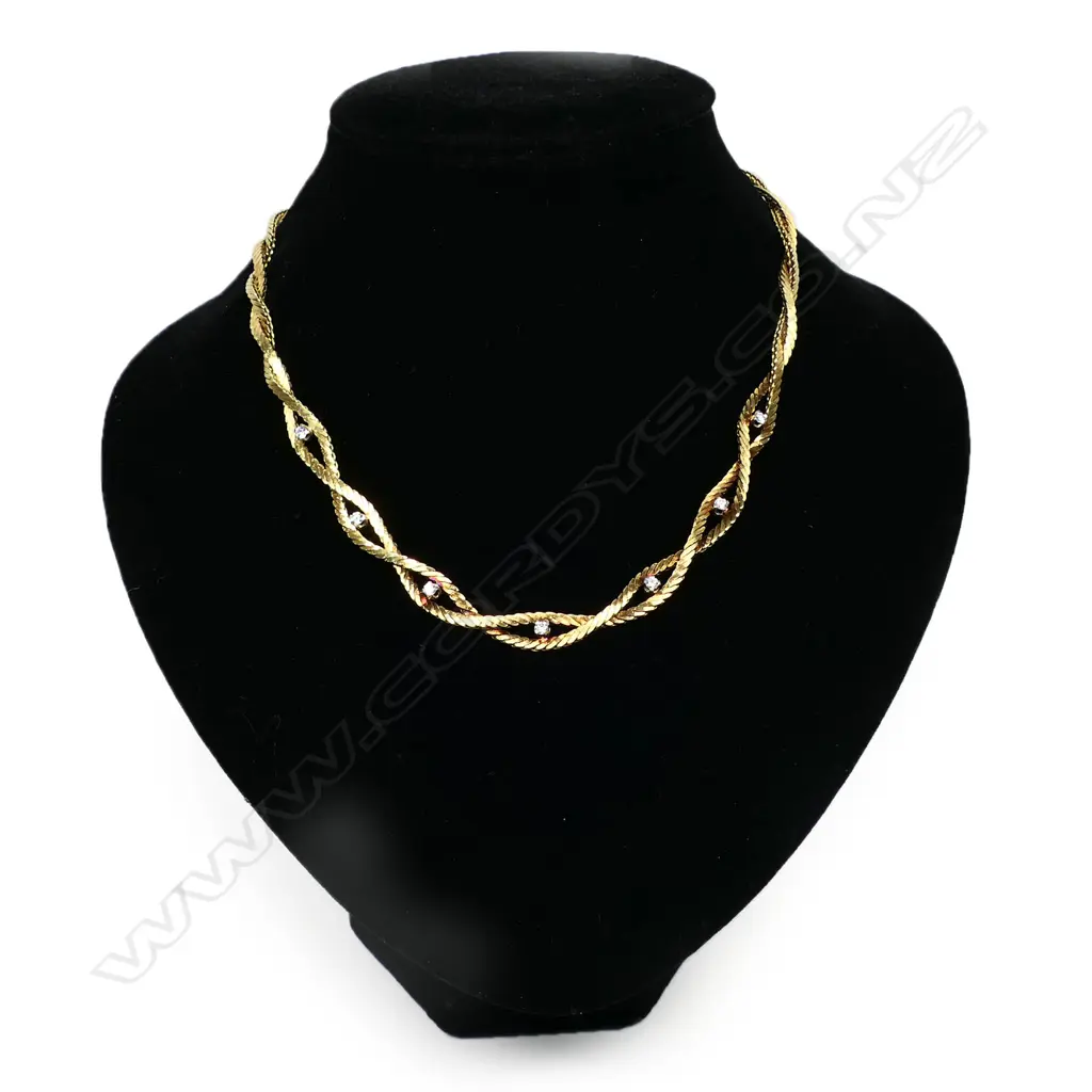 An 18ct gold diamond set chain necklace, Image 1++