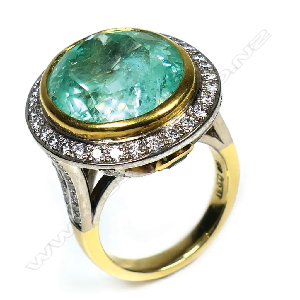 An impressive 18ct yellow gold emerald and diamond dress ring, Image 1++