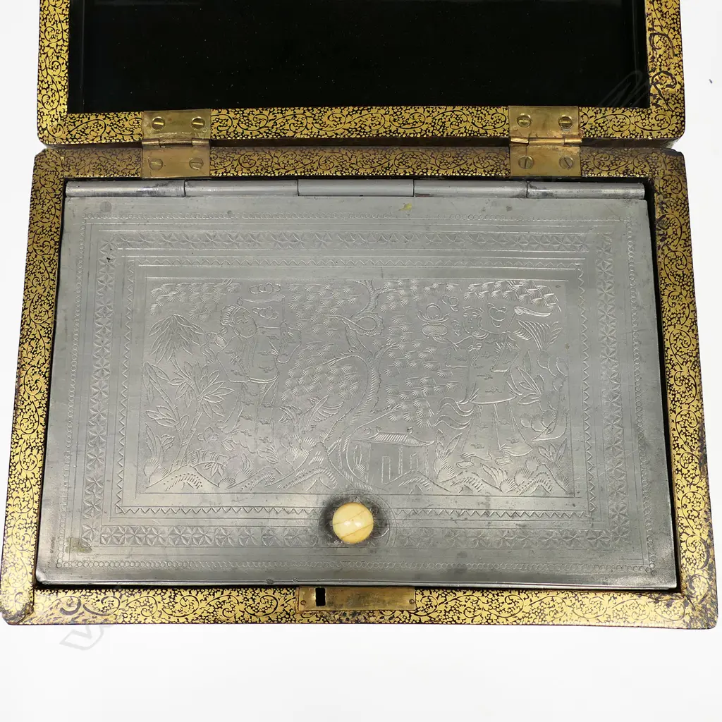 A 19thC Chinoiserie tea caddy, Image 1++