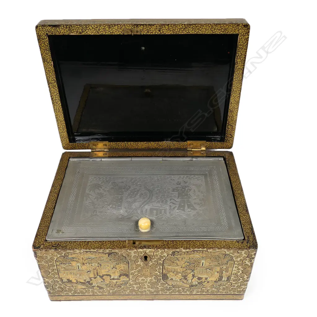 A 19thC Chinoiserie tea caddy, Image 1++